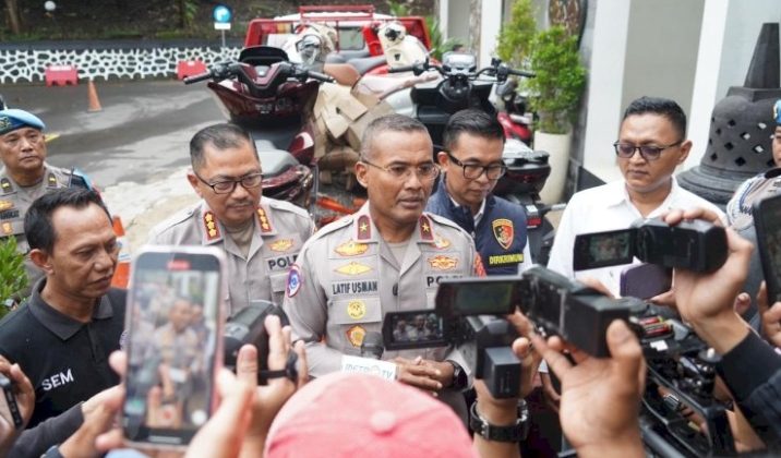Wakapolda Jateng, Brigjen Pol Latif Usman: modus kejahatan dengan mencari warga yang bersedia meminjamkan KTP dengan imbalan uang.
