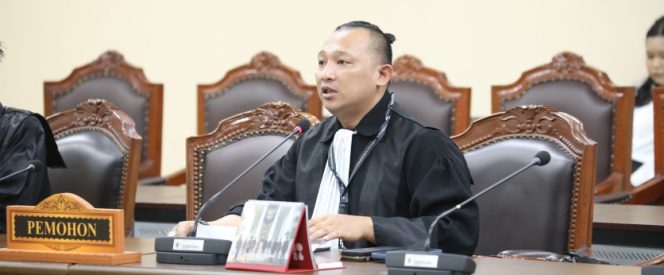 
					Pemohon Syamsul Jahiddin menyampaikan perbaikan permohonan pada paengujian UU Aparatur Sipil Negara (UU ASN), pada Rabu (25/2/2026) di ruang sidang panel MK. (Foto: Dok.Humas MKRI)
