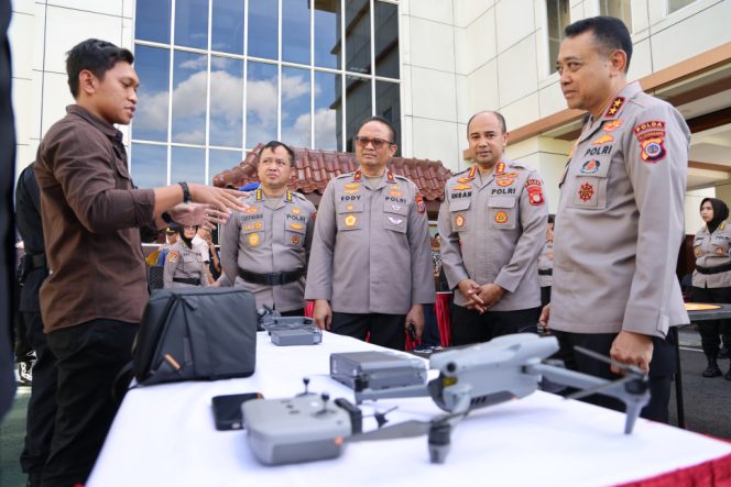 
					Sebanyak 21 unit drone disiagakan untuk memantau titik-titik krusial di seluruh wilayah Yogyakarta selama pelaksanaan Operasi Ketupat Progo 2026. (Foto:Dok.Polda DIY)
