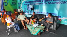 Kepala Bidang Angkutan Dinas Perhubungan Kabupaten Bojonegoro, Evie Octavia Marini, menyampaikan bahwa rest area tersebut siaga 24 jam dengan sistem pembagian shift petugas guna memastikan pelayanan tetap optimal selama arus mudik Lebaran 2026. (Foto:Dok.Bojonegorokab)
