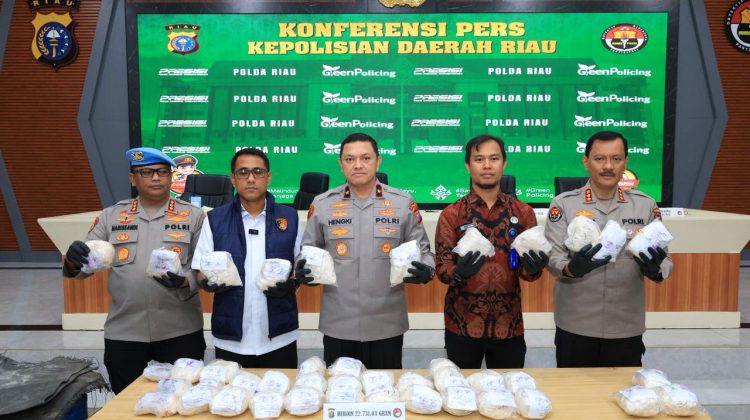 Direktorat Reserse Narkoba Polda Riau ungkap kasus peredaran narkotika jenis heroin seberat 22,73 kilogram yang diduga terkait jaringan transnasional. (Foto:Dok.Humas Polri) 
