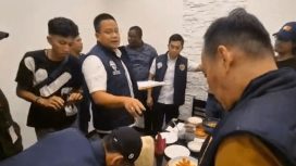 Polres Metro Jakarta Barat menangkap dua Warga Negara Asing (WNA) Liberia terkait dugaan penipuan modus 'Black Dollar'. (Foto:Dok.Humas Polri)

