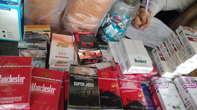 Petugas berhasil menemukan 1.722 batang rokok ilegal di beberapa lokasi di wilayah Kabupaten Demak. (Foto:Dok.Demakkab)
