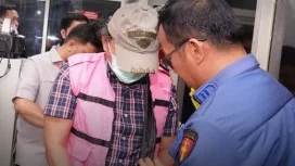 Tersangka baru inisial  RVL (61 Tahun) yang berdomisili di Duren Sawit Baru Jakarta Timur dan pernah menjabat Kepala Kantor Syahbandar dan Otoritas Pelabuhan (KSOP) Belawan periode jabatan Oktober 2023 sampai dengan Oktober 2024. (Foto:Dok.Kejati Sumut)

