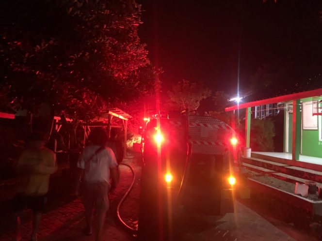 
					Kebakaran menghanguskan rumah tinggal milik S (52), seorang perangkat desa yang menjabat sebagai Kepala Dusun (Kadus) Tambakselo, Desa Ngampel, Kecamatan Blora, pada Sabtu (28/03/2026) dini hari. (Foto:Dok.Blorakab)


