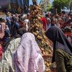 Ribuan masyarakat memadati kawasan Pantai Kartini Jepara sejak pagi hari untuk mengikuti Festival Kupat Lepet Sabtu (28/3/2026). (Foto:Dok.Jeparakab)