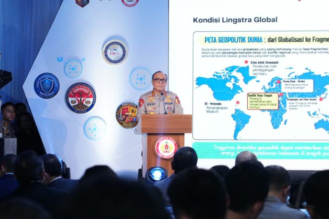 
					Wakapolri Komjen Pol. Prof. Dr. Dedi Prasetyo menegaskan bahwa kehadiran laboratorium ini merupakan langkah konkret Polri dalam merespons perubahan zaman yang dipengaruhi oleh revolusi digital, dinamika geopolitik global, serta transformasi sosial yang berkembang pesat. (Foto:Dok.Humas Polri)
