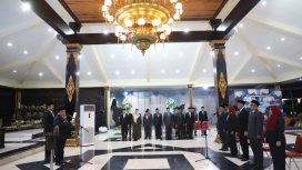 Prosesi pelantikan yang merupakan hasil seleksi terbuka tersebut berlangsung khidmat di Pendopo Kabupaten Jombang pada Jumat (27/3/2026) malam. (Foto:Dok.Jombangkab)
