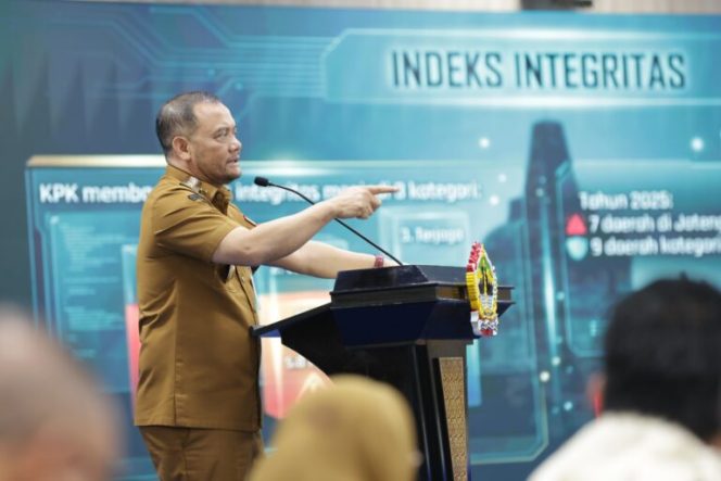 
					Gubernur Jawa Tengah Ahmad Luthfi saat berpidato di Grhadhika Bhakti Praja, Senin (30/3/2026). (Foto:Dok.Jatengprov)
