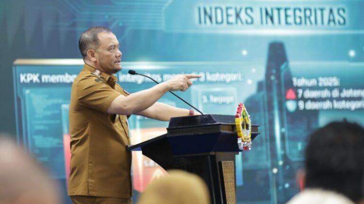 Gubernur Jawa Tengah Ahmad Luthfi saat berpidato di Grhadhika Bhakti Praja, Senin (30/3/2026). (Foto:Dok.Jatengprov)
