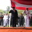 Menteri Pertahanan Sjafrie Sjamsoeddin memimpin upacara pemakaman militer almarhum Prof. Dr. Juwono Sudarsono di Taman Makam Pahlawan Kalibata, Jakarta, pada Minggu (29/3). (Foto:Dok.Kemenhan)
