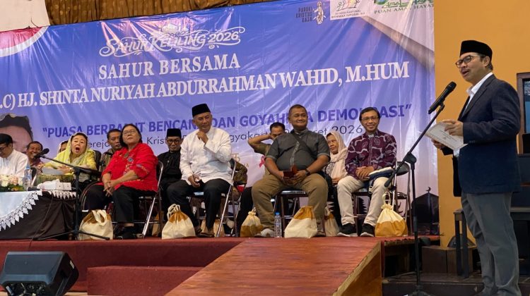 Wali Kota Yogyakarta, Hasto Wardoyo, hadir dalam acara Sahur Keliling bersama lintas iman yang dipimpin oleh Sinta Nuriyah Abdurrahman Wahid di Gereja Katolik Paroki Kristus Raja Baciro, Senin (2/6/2026). (Foto:Dok.Pemkot Yogya)
