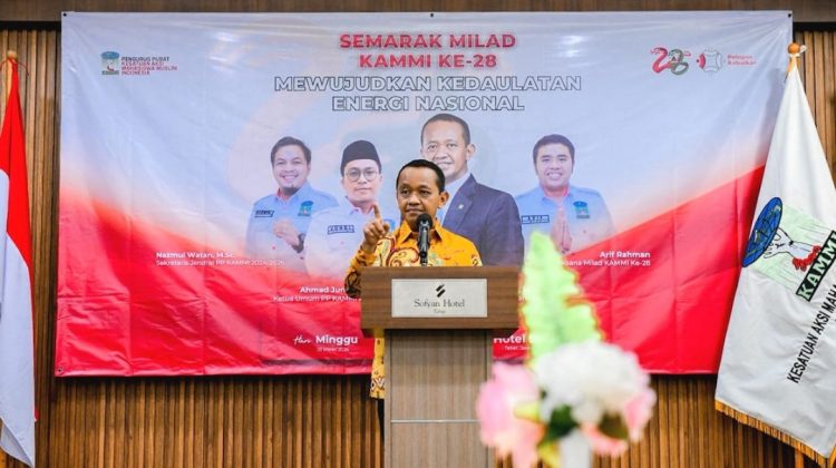 Menteri ESDM Bahlil dalam acara Semarak Milad ke-28 Kesatuan Aksi Mahasiswa Muslim Indonesia (KAMMI) di Jakarta, Minggu (1/3). (Foto:Dok.Kemen ESDM)
