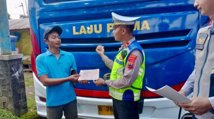 Dishub Batang giat Operasi Ketertiban Trayek di Terminal Bandar, Kabupaten Batang, Senin (2/3/2026). (Foto:Dok. Batangkab)
