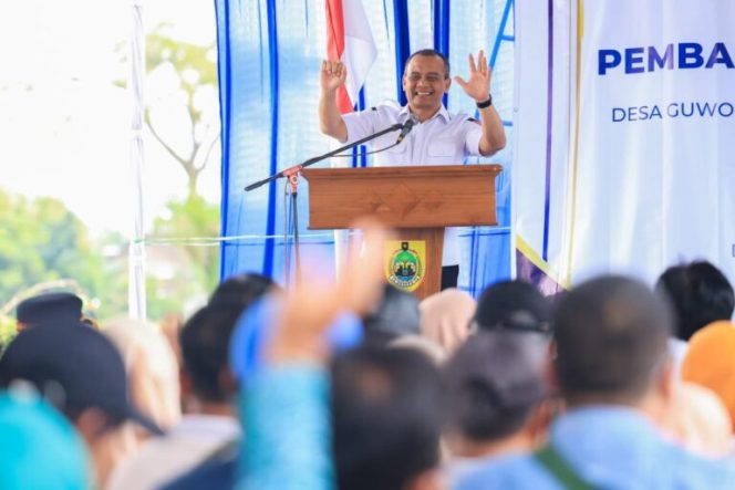 
					Gubernur Jawa Tengah Ahmad Luthfi pada peresmian Embung Plosorejo di Desa Guworejo, Kecamatan Karangmalang, Sragen, Rabu (4/3/2026). (Foto:Dok Jatengprov)

