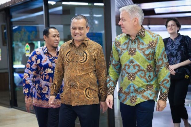 
					Gubernur Jawa Tengah Ahmad Luthfi dan Duta Besar Kanada untuk Indonesia, Jess Dutton saat berkunjung ke Jawa Tengah, Kamis (5/3/2026). (Foto:Dok.Jatengprov)
