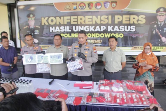 
					Kapolres Bondowoso AKBP Dr. Aryo Dwi Wibowo, S.H., S.I.K., M.M., dalam keterangannya menegaskan bahwa Polres Bondowoso akan terus bertindak tegas terhadap segala bentuk tindak kriminal yang meresahkan masyarakat. (Foto:Dok. Polres Bondowoso)
