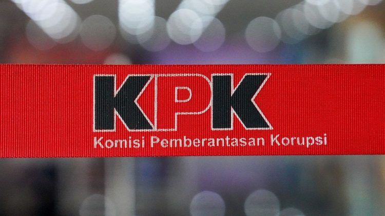 OTT KPK menjerat Bupati Cilacap Syamsul Auliya Rachman, Jumat (13/3).
