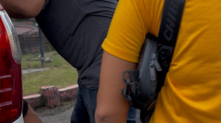 Persadaan Putra Sembiring membantah keras tuduhan melakukan pengeroyokan dan penyetruman terhadap kedua maling yang diamankan karena mencuri di tokonya. (Foto:Ist)

