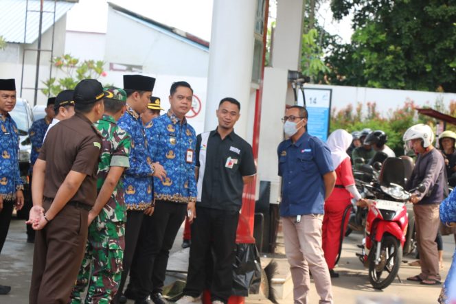 
					Bupati Jepara Witiarso Utomo, tinjau SPBU di Mulyoharjo, Selasa (17/3/2026). (Foto:Dok.Jeparakab)
