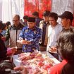 Koordinator Satgas Saber PP wilayah Jateng, Dr Kelik Budiana pada Gerakan Pangan Murah (GPM) yang digelar Dinas Pertanian Perikanan dan Pangan (Dispertanikap) Kabupaten Semarang, di halaman Kantor Camat Ungaran Barat, Selasa (17/3/2026). (Foto:Dok.Semarangkab)
