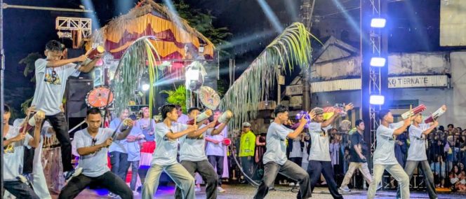 
					Festival Thong Thong Lek yang digelar pada Selasa (17/3) malam, tradisi khas bulan Ramadan di Rembang. (Foto:Dok.Rembangkab)
