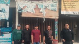 Subnit Narkoba Polsek Cengkareng melakukan pengecekan terhadap sebuah toko obat di wilayah Cengkareng Barat, Selasa (17/3/2026) sore. (Foto:Ash)

