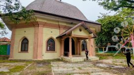 Gereja bersejarah yang berada di kawasan Taman Rekreasi Pantai (TRP) Kartini Rembang. (Foto:Dok.Rembangkab)

