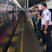 Anggota Kodim 0735/Surakarta melakukan pengamanan di Stasiun Kereta Api Solo Balapan. (Foto:Arda72)
