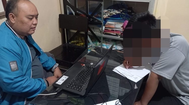 Seorang remaja berusia 14 tahun berhasil diamankan warga setelah diduga mengambil handphone milik korban di jalan dekat jembatan Hotel Luwang Indah. (Foto:Dok.Polresta Pati)
