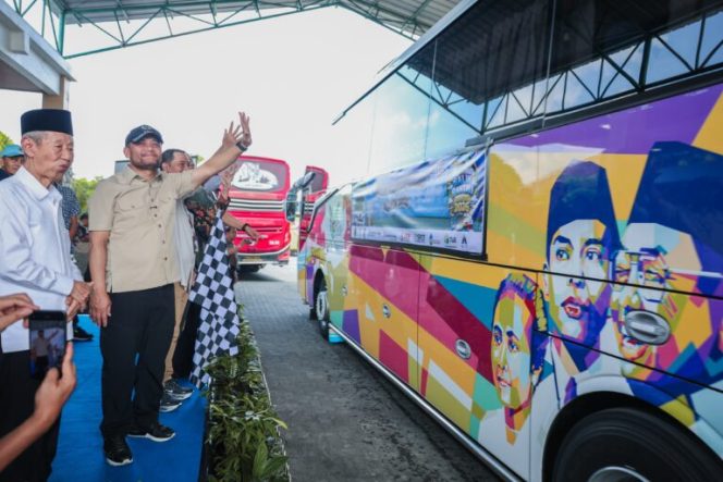 
					Gubernur Jawa Tengah Ahmad Luthfi melepas peserta Program Balik Rantau Gratis 2026 di Asrama Haji Donohudan, Kabupaten Boyolali, Sabtu (28/3/2026). (Foto:Dok.Jatengprov)
