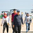 Bupati Rembang, Harno, meninjau kawasan wisata Pantai Karang Jahe pada Minggu (29/3/2026). (Foto:Dok. Rembangkab)
