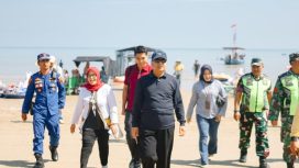 Bupati Rembang, Harno, meninjau kawasan wisata Pantai Karang Jahe pada Minggu (29/3/2026). (Foto:Dok. Rembangkab)
