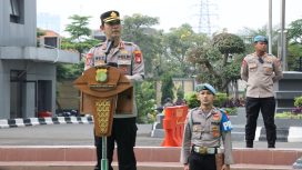 Wakapolres Metro Jakarta Barat, AKBP Rezi Dharmawan, S.I.K., M.I.K pimpin apel pagi jam yang dirangkaikan dengan kegiatan halal bihalal dalam momentum Idulfitri 1447 H / 2026 M, Selasa (31/3/2026). (Foto:ash)

