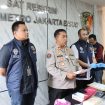 Kasie Humas Polres Metro Jakarta Barat, AKP Wisnu Wirawan didampingi wakasat Reskrim Kompol Raden Dwi Kennardi dan Kanit Krimum Akp Diaz Jananuraga menjelaskan bahwa pengungkapan kasus tersebut berdasarkan laporan polisi Nomor LP/B/683/III/2026/SPKT/Polres Metro Jakarta Barat tertanggal 8 Maret 2026, dengan korban berinisial LBO atau Lee Byung-ok. (Foto:ash)
