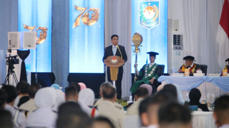 Wamendagri Akhmad Wiyagus dalam Sidang Senat Terbuka Dies Natalis ke-70 IPDN di Balairung Rudini, IPDN Jatinangor, Kabupaten Sumedang, Jawa Barat, Selasa (31/3/2026). (Foto:Ist)
