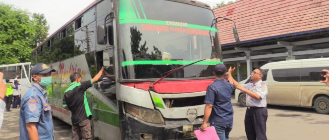 
					Dishub Rembang bersama Satlantas Polres Rembang menggelar pemeriksaan kelaikan angkutan umum di Terminal Rembang, Selasa (3/3/2026). (Foto:Dok. Rembangkab)
