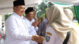 Bupati Warsubi pimpin Pemerintah Kabupaten Jombang gelar Apel Kerja Aparatur Sipil Negara (ASN) yang dirangkai dengan acara Halal Bihalal di Lapangan Pemerintah Kabupaten Jombang, Rabu (25/3/2026) pagi. (Foto:Dok.Jombangkab)
