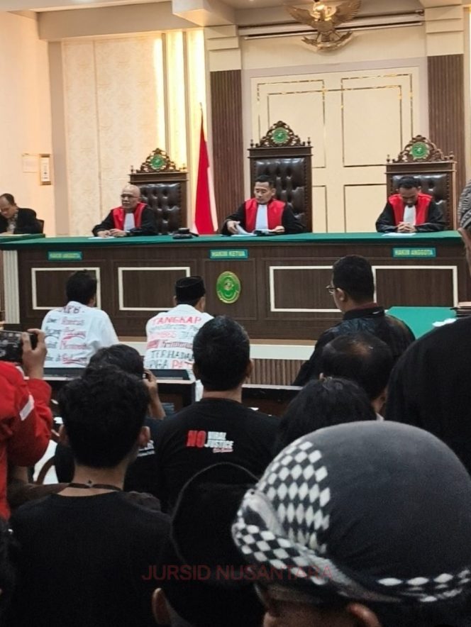 
					Dua Pentolan AMPB Botok dan Teguh Akhirnya Menghirup Udara Bebas Usai Sidang ke 13