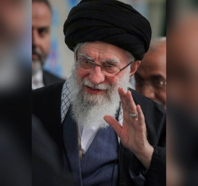 
					Pemimpin Tertinggi Iran, Ayatollah Ali Khamenei 
