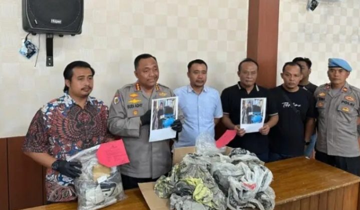 Kapolresta Cilacap, Kombes Budi Adhy Buono, mengungkapkan kasus ini bermula dari penemuan mayat yang terbungkus cor di aliran Sungai Citanduy, Bendung Menganti, Kecamatan Wanareja, Kabupaten Cilacap pada Jumat (20/2) bulan lalu. (Foto:Dok.Polres Cilacap)
