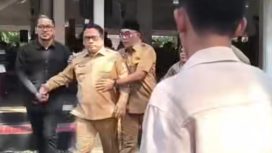Wabup Lebak Amir Hamzah kesal dan meninggalkan acara usai Bupati Lebak Hasbi Jayabaya mengeluarkan pernyataan yang menyinggung jejak masa lalunya. (Foto:Tangkap Layar)
