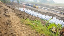 Pemerintah Provinsi Jawa Tengah meminta kepada Balai Besar Wilayah Sungai (BBWS) Pemali Juana untuk mempercepat perbaikan tanggul Sungai Tuntang, di perbatasan antara Kabupaten Demak dengan Desa Tinanding, Kecamatan Godong, Kabupaten Grobogan, Jawa Tengah, yang mengalami keretakan. (Foto:Dok.Jatengprov)
