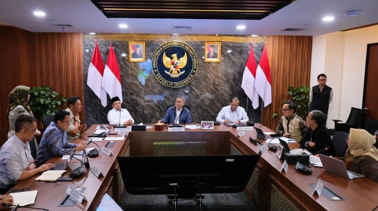 Menteri Nusron dalam Rapat Koordinasi (Rakor) lanjutan Tim Terpadu Pengendalian Alih Fungsi Lahan Sawah, di Kantor Kementerian Koordinator (Kemenko) Bidang Pangan, Jakarta, Kamis (12/03/2026). (Foto:Dok.ATR/BPN)
