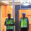 Kapolres Bantul AKBP Bayu saat memimpin apel pengamanan malam takbiran di halaman Mapolres Bantul, Kamis (19/3/2026). (Foto:Dok.Polres Bantul)
