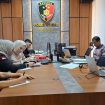 OJK bersama Bareskrim Polri berhasil mengamankan tersangka dalam kasus dugaan tindak pidana perbankan yang terjadi di PT BPR DCN, Malang, Jawa Timur, setelah yang bersangkutan tidak memenuhi panggilan pemeriksaan oleh penyidik OJK. (Foto:Dok.OJK)
