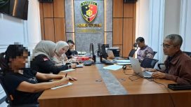 OJK bersama Bareskrim Polri berhasil mengamankan tersangka dalam kasus dugaan tindak pidana perbankan yang terjadi di PT BPR DCN, Malang, Jawa Timur, setelah yang bersangkutan tidak memenuhi panggilan pemeriksaan oleh penyidik OJK. (Foto:Dok.OJK)
