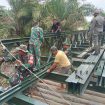 Kodim 0207/Simalungun bersama Yonzipur 1/DD menuntaskan pembangunan jembatan modular di Huta Sagala Toruan, Desa Marihat Raja, Kecamatan Dolok Panribuan, Kabupaten Simalungun, Rabu (25/3/2026). (Dok. Dispenad)
