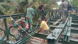 Kodim 0207/Simalungun bersama Yonzipur 1/DD menuntaskan pembangunan jembatan modular di Huta Sagala Toruan, Desa Marihat Raja, Kecamatan Dolok Panribuan, Kabupaten Simalungun, Rabu (25/3/2026). (Dok. Dispenad)
