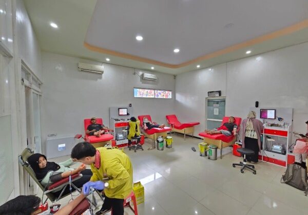 Program khusus donor darah yang digelar pada 14-15 Maret 2026, PMI Bojonegoro memanjakan para pahlawan kemanusiaan dengan paket sembako sebagai bentuk apresiasi. (Foto:Dok.Bojonegorokab)
